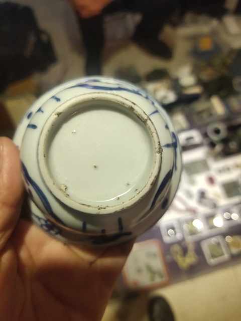 古玩陶瓷花卉紋青花折沿碗真品鑒賞圖