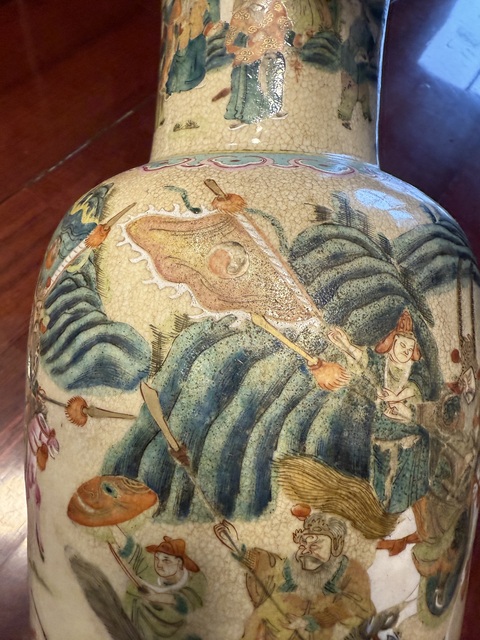 古玩陶瓷哥釉粉彩刀馬人物盤口瓶真品鑒賞圖