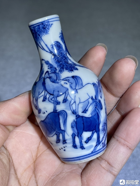 古玩陶瓷青花駿馬紋小賞瓶真品鑒賞圖