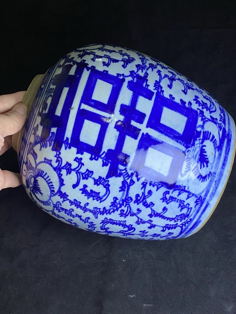 古玩陶瓷青花花卉紋喜字罐真品鑒賞圖
