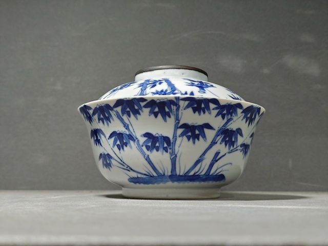 古玩陶瓷青花竹葉紋蓋碗真品鑒賞圖