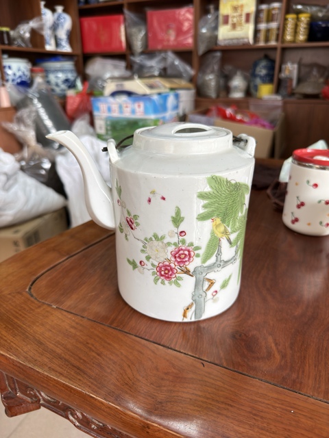 古玩陶瓷柳樹黃鶯粉彩提梁壺真品鑒賞圖