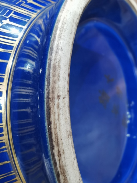 古玩陶瓷藍釉金彩皮球花卉紋賞瓶真品鑒賞圖