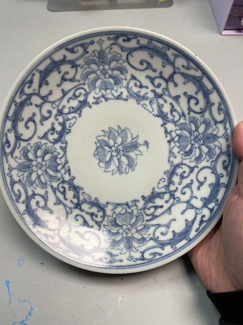 古玩陶瓷乾隆細路淡描青花盤真品鑒賞圖