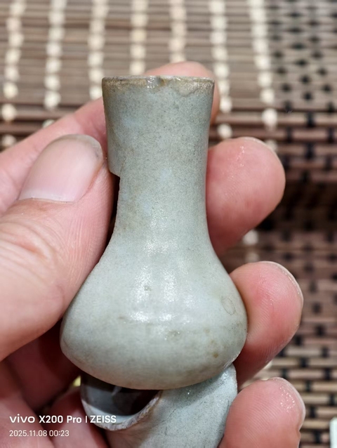 古玩陶瓷罕見南宋早期官窯低齡頭花插標本拍賣，當前價格2980元