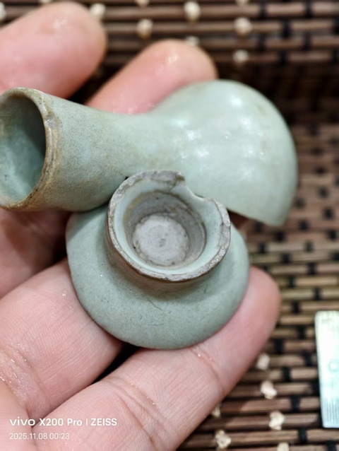 古玩陶瓷罕見南宋早期官窯低齡頭花插標本拍賣，當前價格2980元