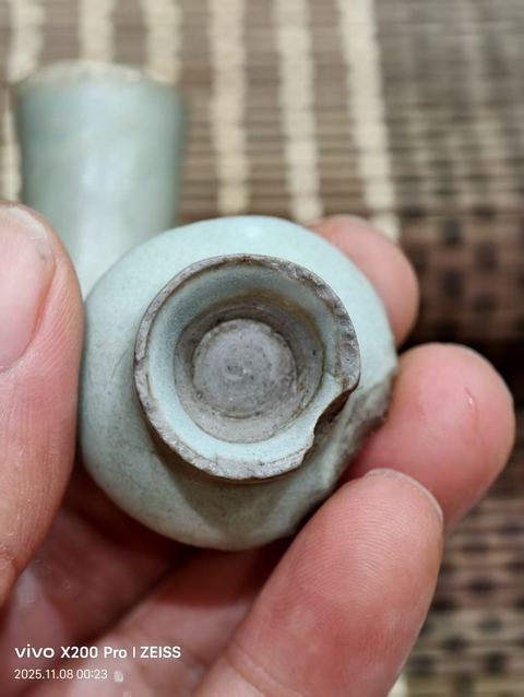 古玩陶瓷罕見南宋早期官窯低齡頭花插標本拍賣，當前價格2980元