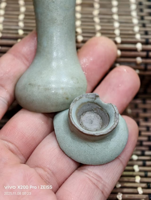 古玩陶瓷罕見南宋早期官窯低齡頭花插標本拍賣，當前價格2980元