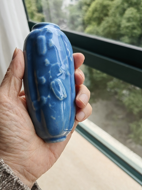 古玩陶瓷霽藍釉貼塑癩瓜紋壁瓶真品鑒賞圖