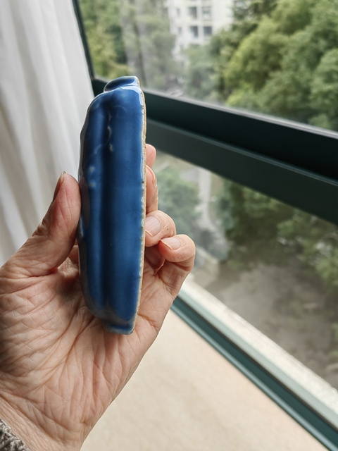 古玩陶瓷霽藍釉貼塑癩瓜紋壁瓶真品鑒賞圖