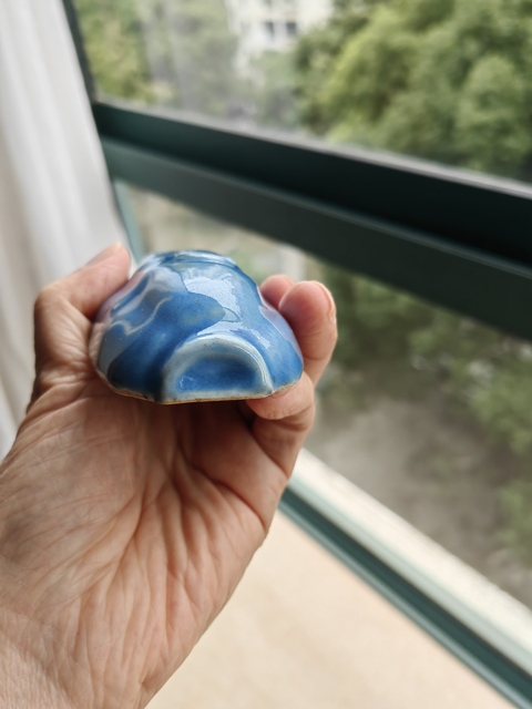 古玩陶瓷霽藍釉貼塑癩瓜紋壁瓶真品鑒賞圖