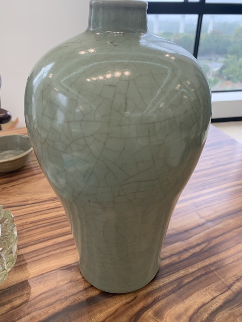 古玩陶瓷綠哥釉梅瓶真品鑒賞圖