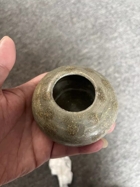 古玩陶瓷越窯青瓷點(diǎn)褐彩水盂拍賣，當(dāng)前價(jià)格3866元