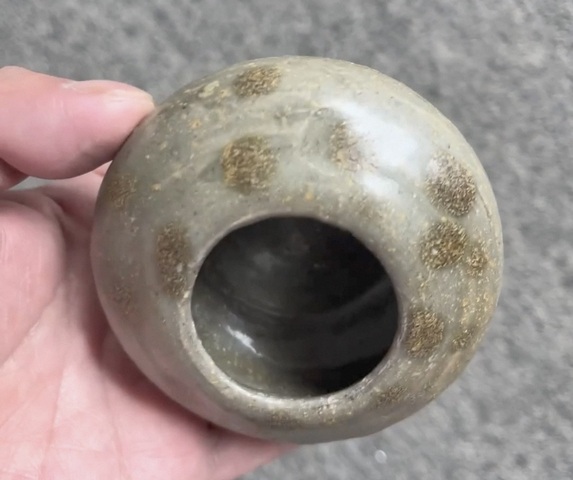 古玩陶瓷越窯青瓷點(diǎn)褐彩水盂拍賣，當(dāng)前價(jià)格3866元