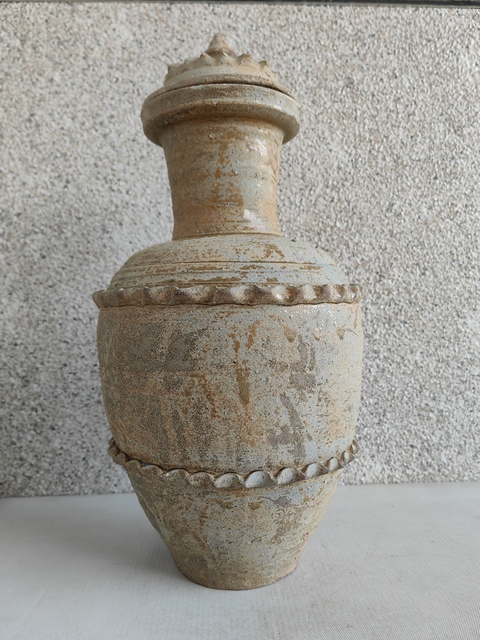 古玩陶瓷青釉貼塑水波紋蓋罐拍賣，當前價格2998元