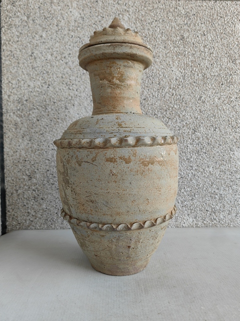 古玩陶瓷青釉貼塑水波紋蓋罐拍賣，當前價格2998元