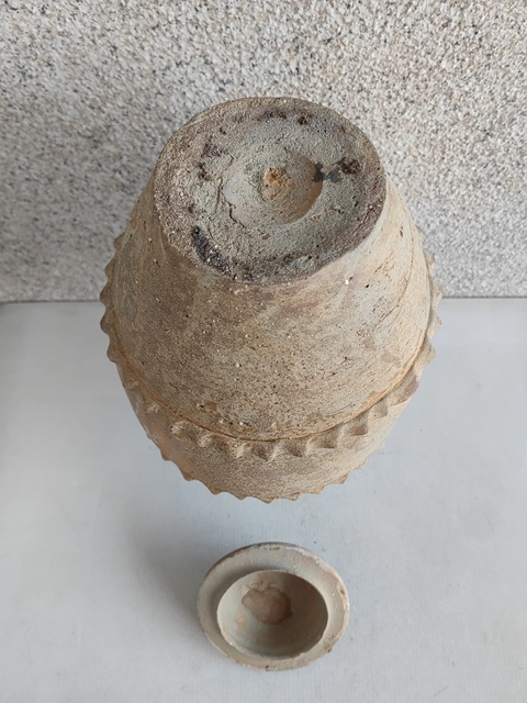 古玩陶瓷青釉貼塑水波紋蓋罐拍賣，當前價格2998元