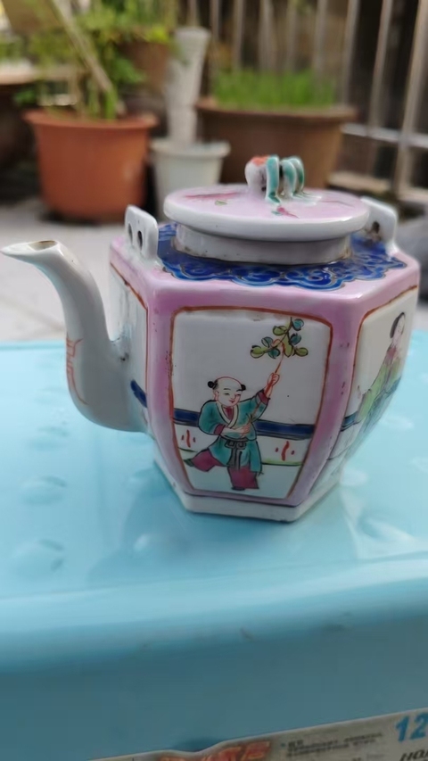 古玩陶瓷粉彩開窗人物方型提梁壺真品鑒賞圖