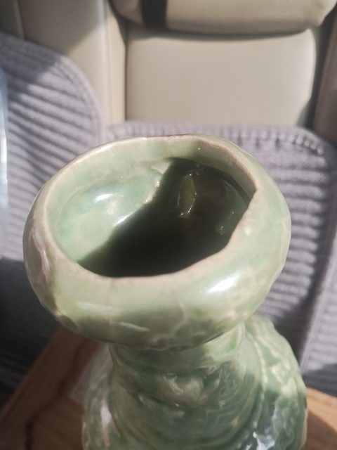 古玩陶瓷龍泉窯青釉印花瓶真品鑒賞圖