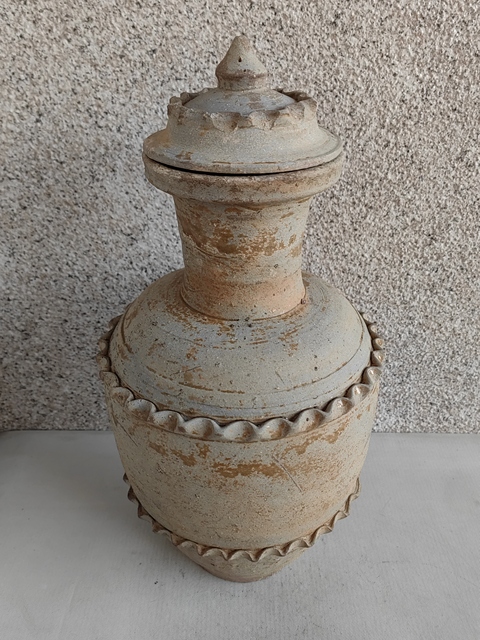 古玩陶瓷青釉貼塑水波紋蓋罐拍賣，當前價格2998元