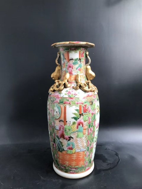 古玩陶瓷廣彩人物故事紋獸耳瓶真品鑒賞圖