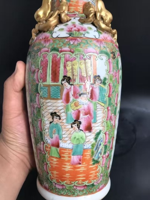 古玩陶瓷廣彩人物故事紋獸耳瓶真品鑒賞圖