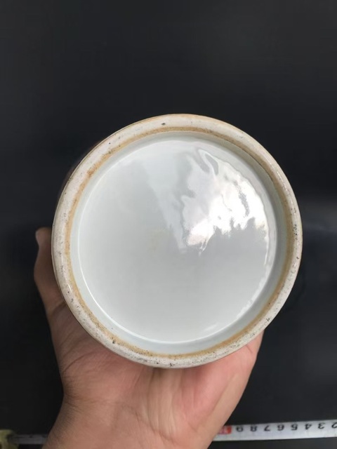 古玩陶瓷廣彩人物故事紋獸耳瓶真品鑒賞圖