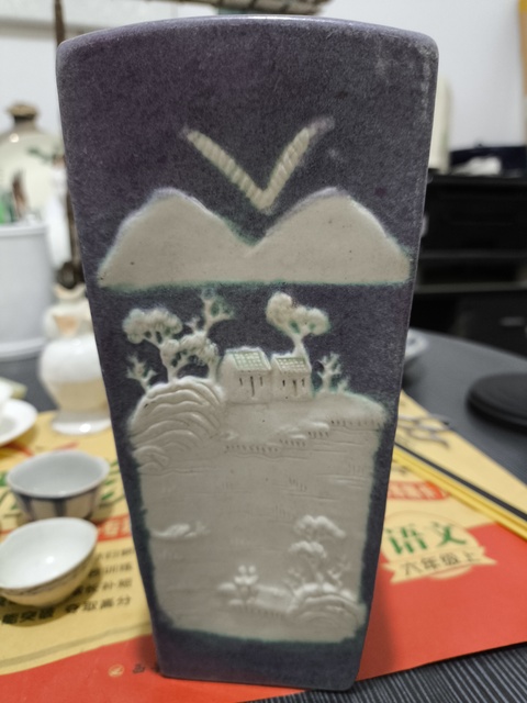 古玩陶瓷爐鈞釉堆白山水紋四方瓶真品鑒賞圖