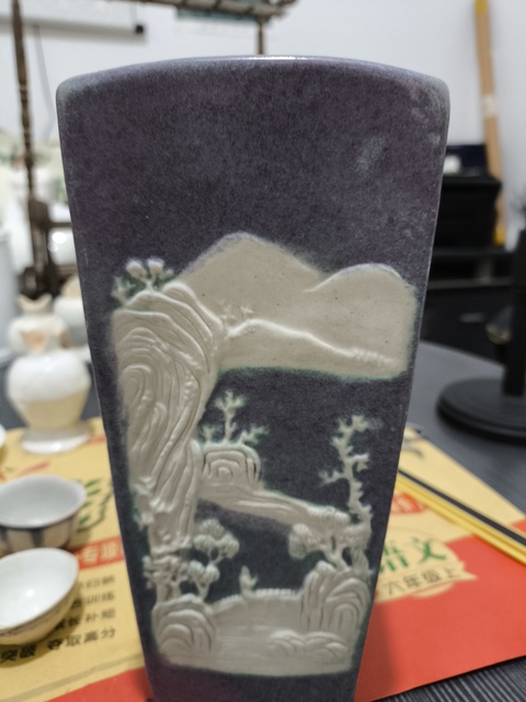 古玩陶瓷爐鈞釉堆白山水紋四方瓶真品鑒賞圖