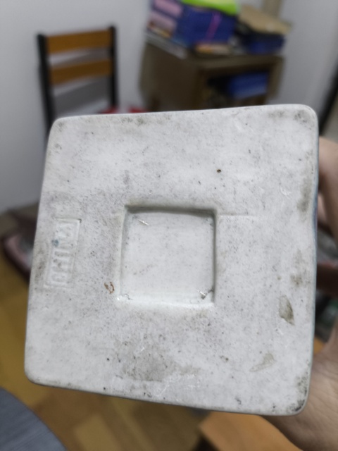 古玩陶瓷爐鈞釉堆白山水紋四方瓶真品鑒賞圖