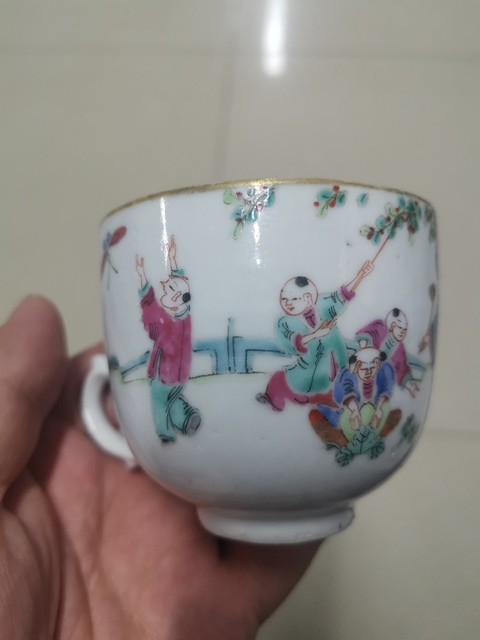 古玩陶瓷粉彩人物故事把杯真品鑒賞圖