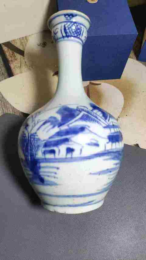 古玩陶瓷青花山水人物蒜頭瓶真品鑒賞圖