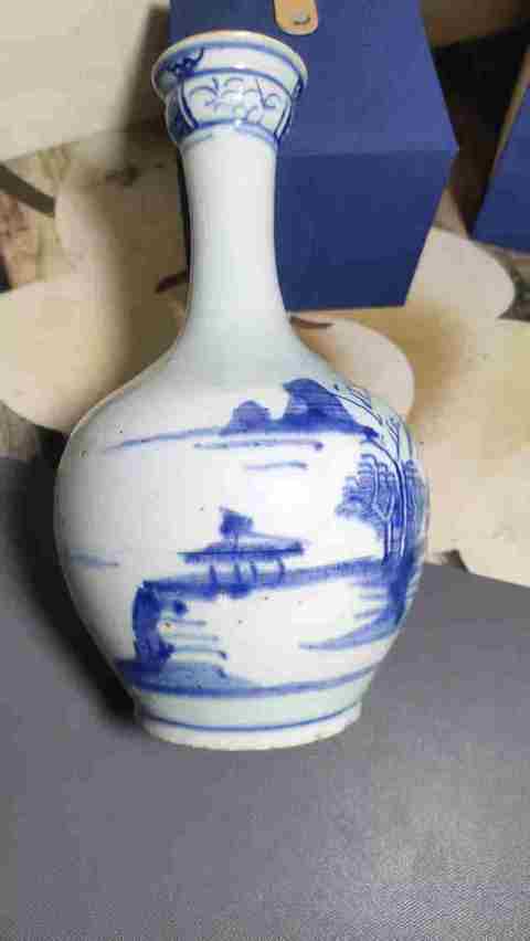 古玩陶瓷青花山水人物蒜頭瓶真品鑒賞圖