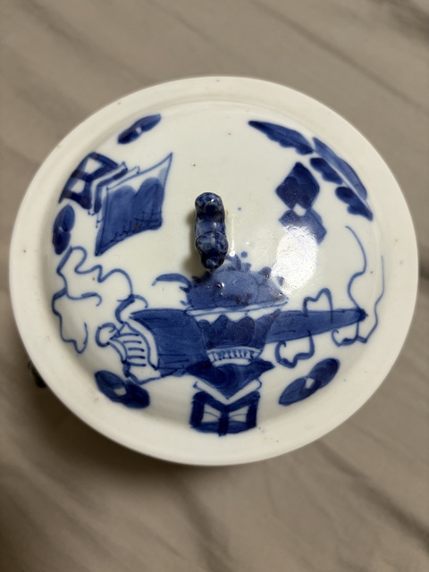 古玩陶瓷青花博古花卉紋粥罐真品鑒賞圖