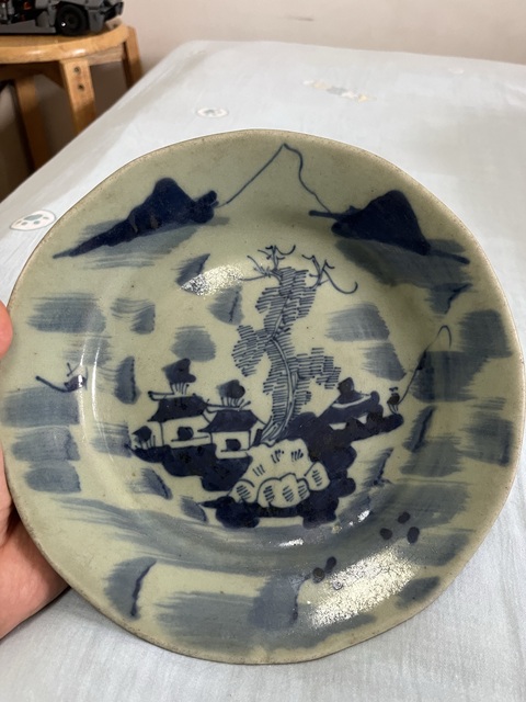 古玩陶瓷開(kāi)門清中期豆青釉青花山水人物盤拍賣，當(dāng)前價(jià)格800元