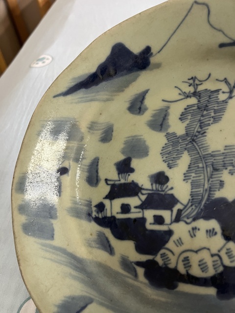 古玩陶瓷開(kāi)門清中期豆青釉青花山水人物盤拍賣，當(dāng)前價(jià)格800元