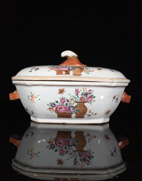 古玩陶瓷乾隆粉彩花卉紋蓋盒拍賣，當前價格2200元