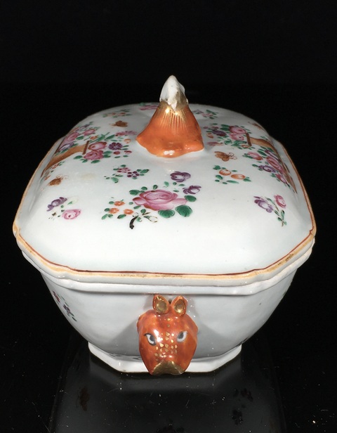 古玩陶瓷乾隆粉彩花卉紋蓋盒拍賣，當前價格2200元