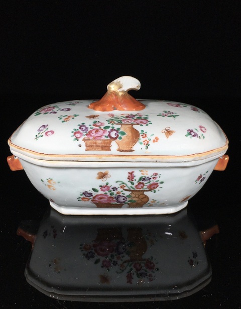 古玩陶瓷乾隆粉彩花卉紋蓋盒拍賣，當前價格2200元