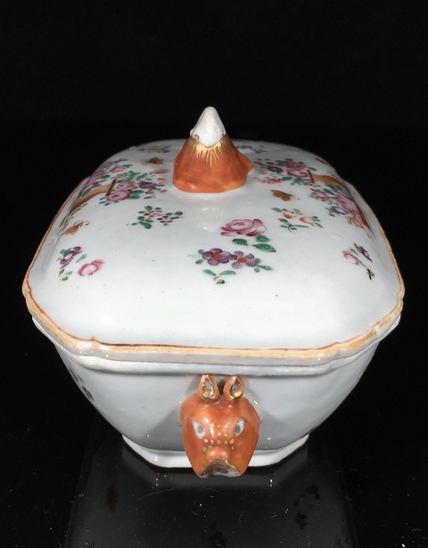 古玩陶瓷乾隆粉彩花卉紋蓋盒拍賣，當前價格2200元