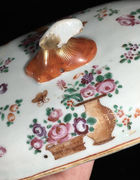 古玩陶瓷乾隆粉彩花卉紋蓋盒拍賣，當前價格2200元