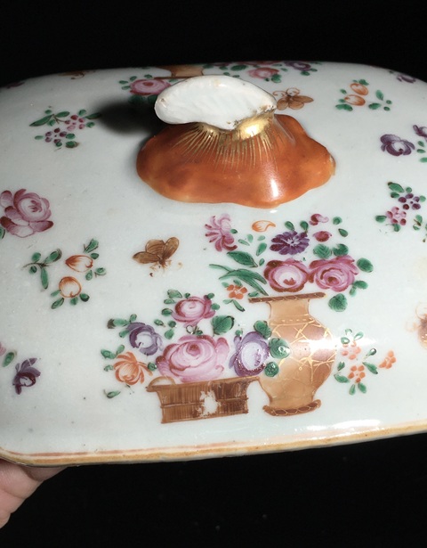 古玩陶瓷乾隆粉彩花卉紋蓋盒拍賣，當前價格2200元