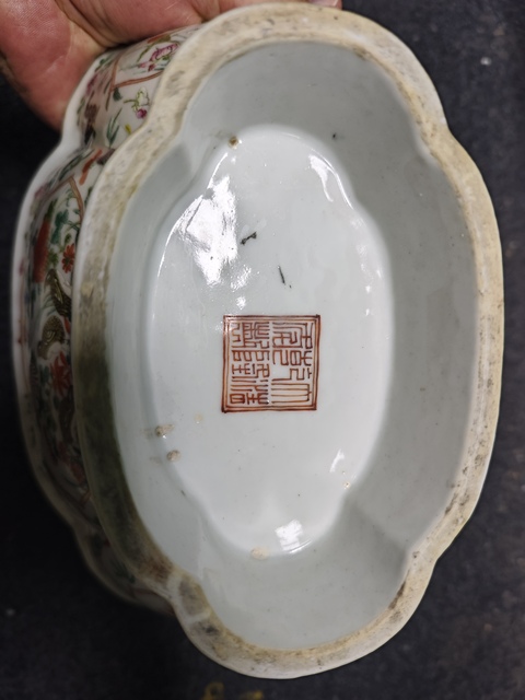 古玩陶瓷粉彩花鳥魚藻海棠型貢碗真品鑒賞圖