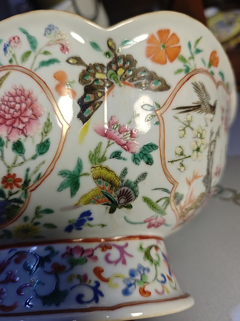 古玩陶瓷粉彩花鳥魚藻海棠型貢碗真品鑒賞圖