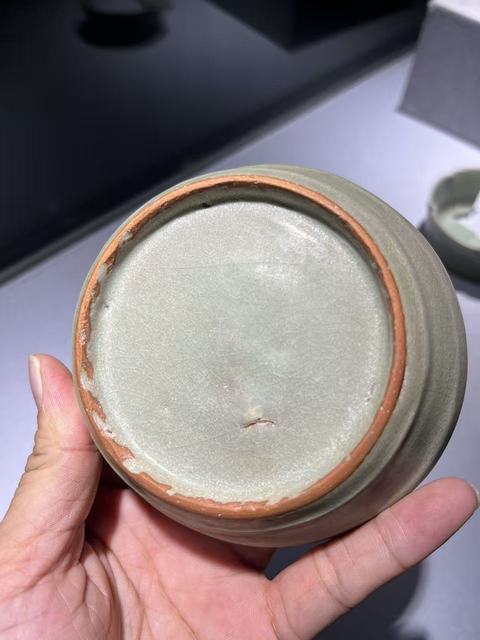 古玩陶瓷龍泉青瓷葵口洗真品鑒賞圖