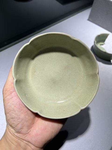 古玩陶瓷龍泉青瓷葵口洗真品鑒賞圖