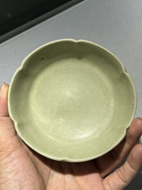 古玩陶瓷龍泉青瓷葵口洗真品鑒賞圖