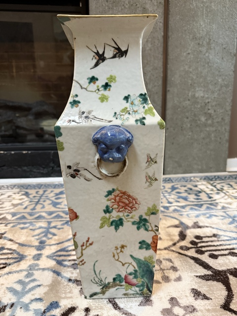 古玩陶瓷粉彩花鳥紋方瓶真品鑒賞圖