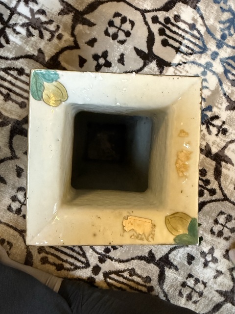 古玩陶瓷粉彩花鳥紋方瓶真品鑒賞圖