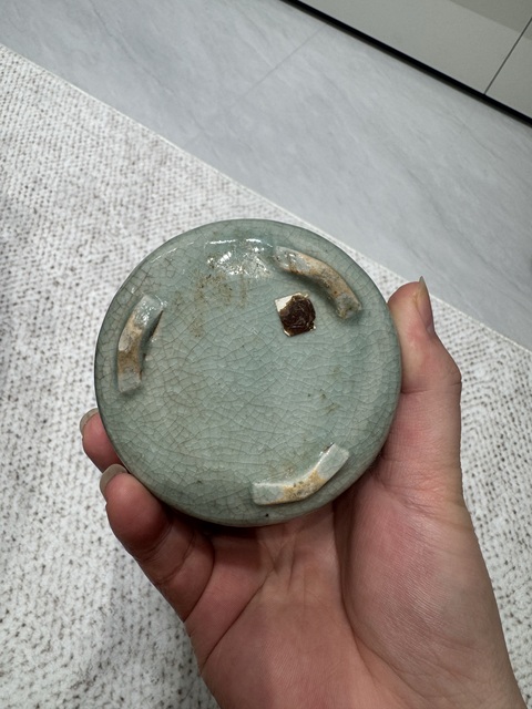 古玩陶瓷豆青釉刻花香爐真品鑒賞圖